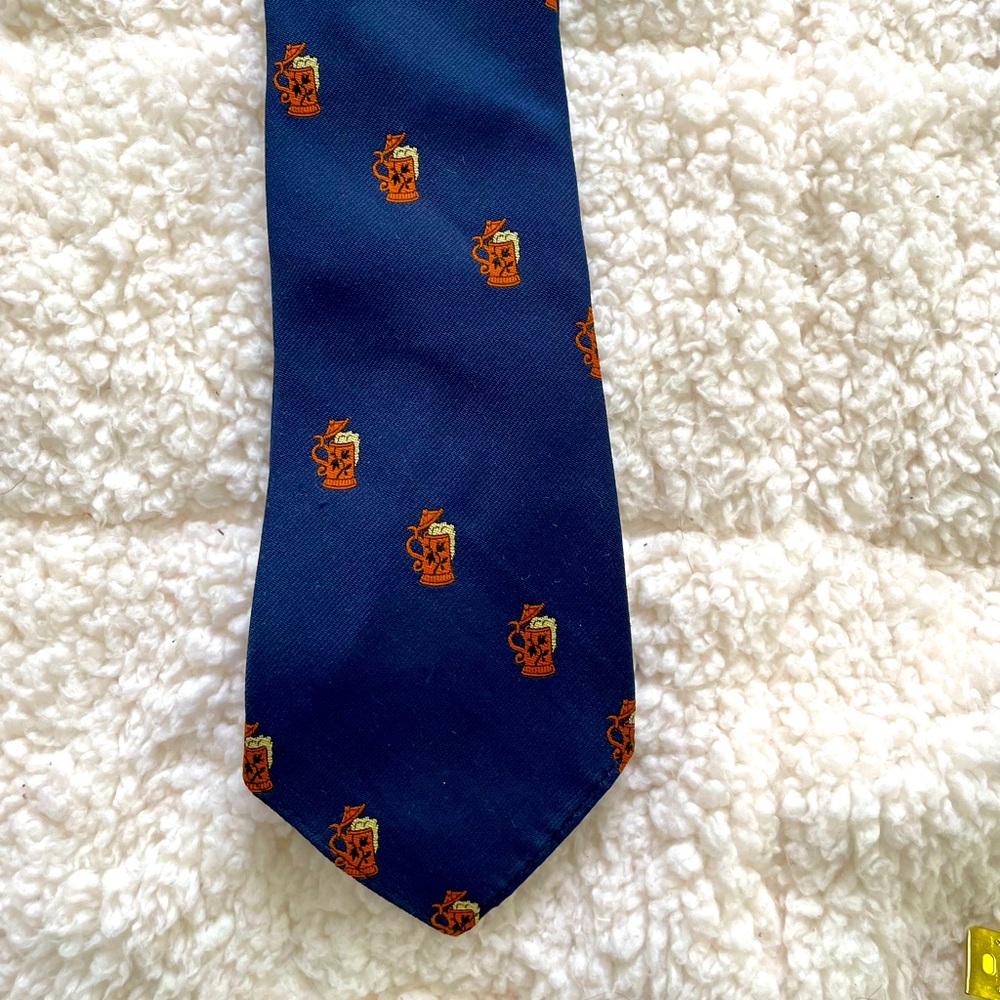 Chadwick Wembley Blue Tie w Beer Tankards Steins and Designer Emblem Tack